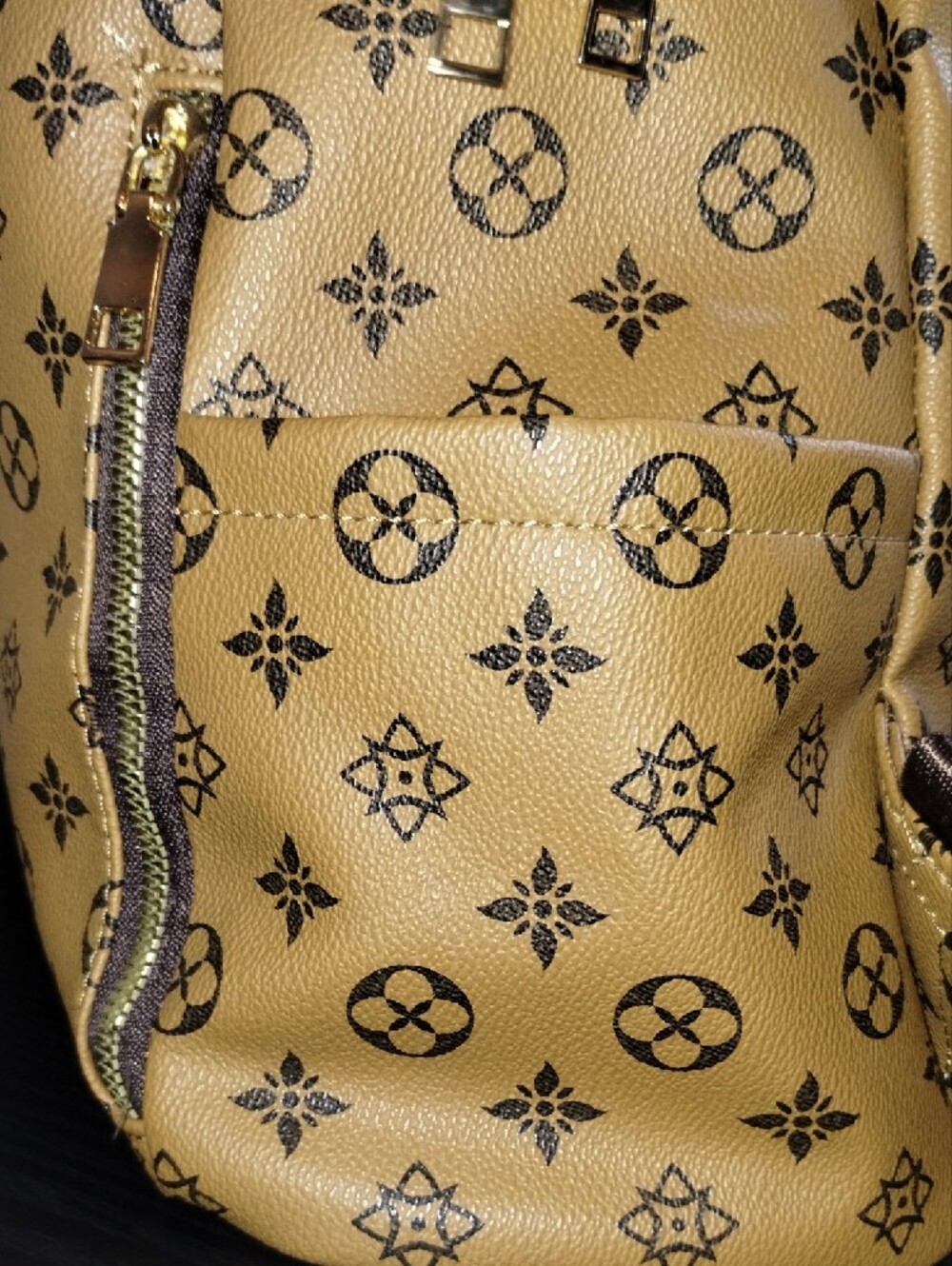 Logo-Print Shoulder/Backpack with Pouch - Picture 5 of 16